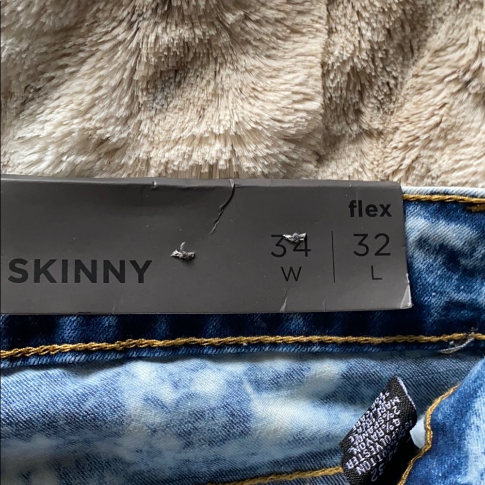 Distressed skinny jeans - Picture 3 of 6